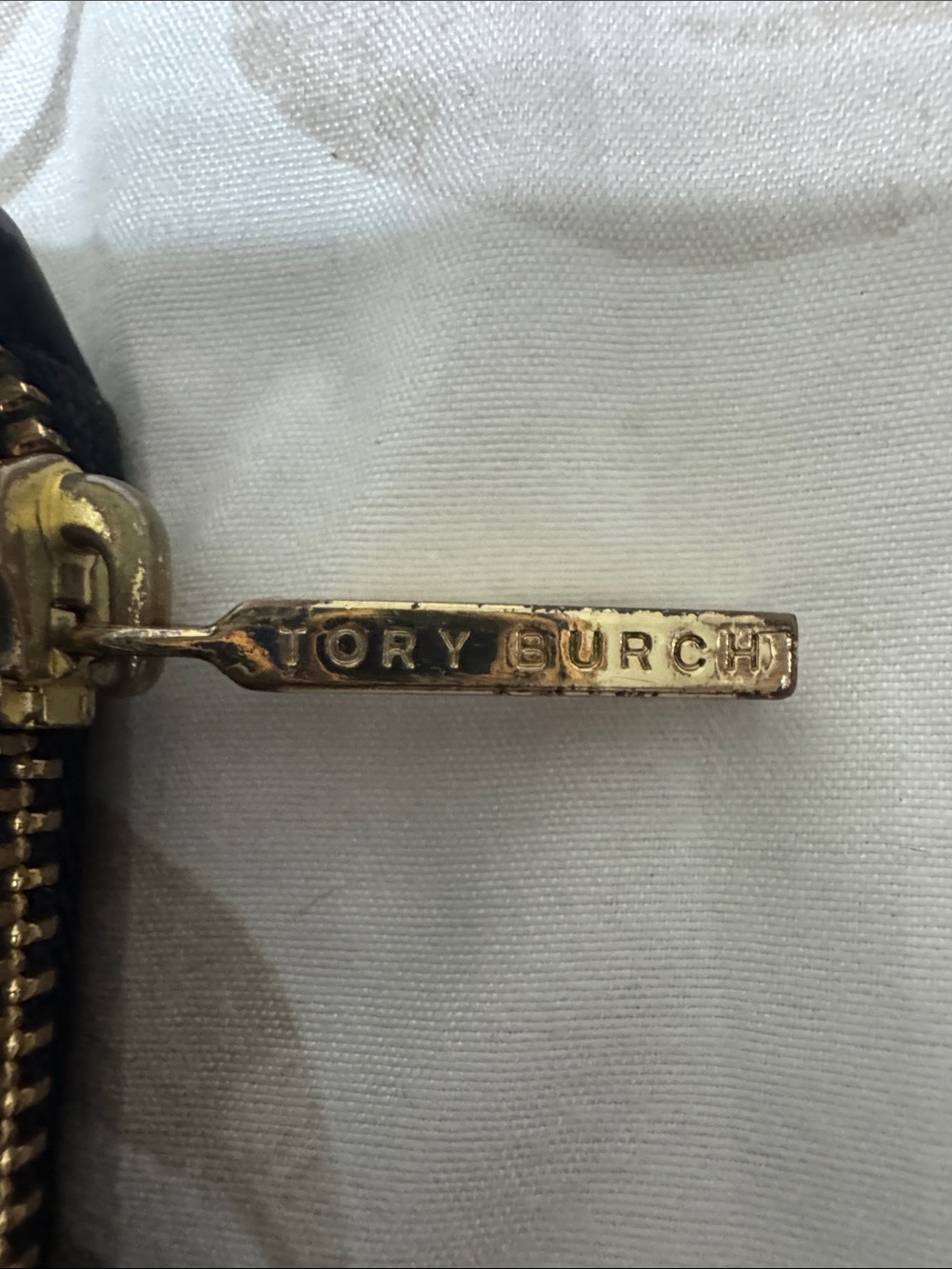 Tory Burch Black Woven Leather Zip Wallet with Gold Logo - Picture 5 of 7